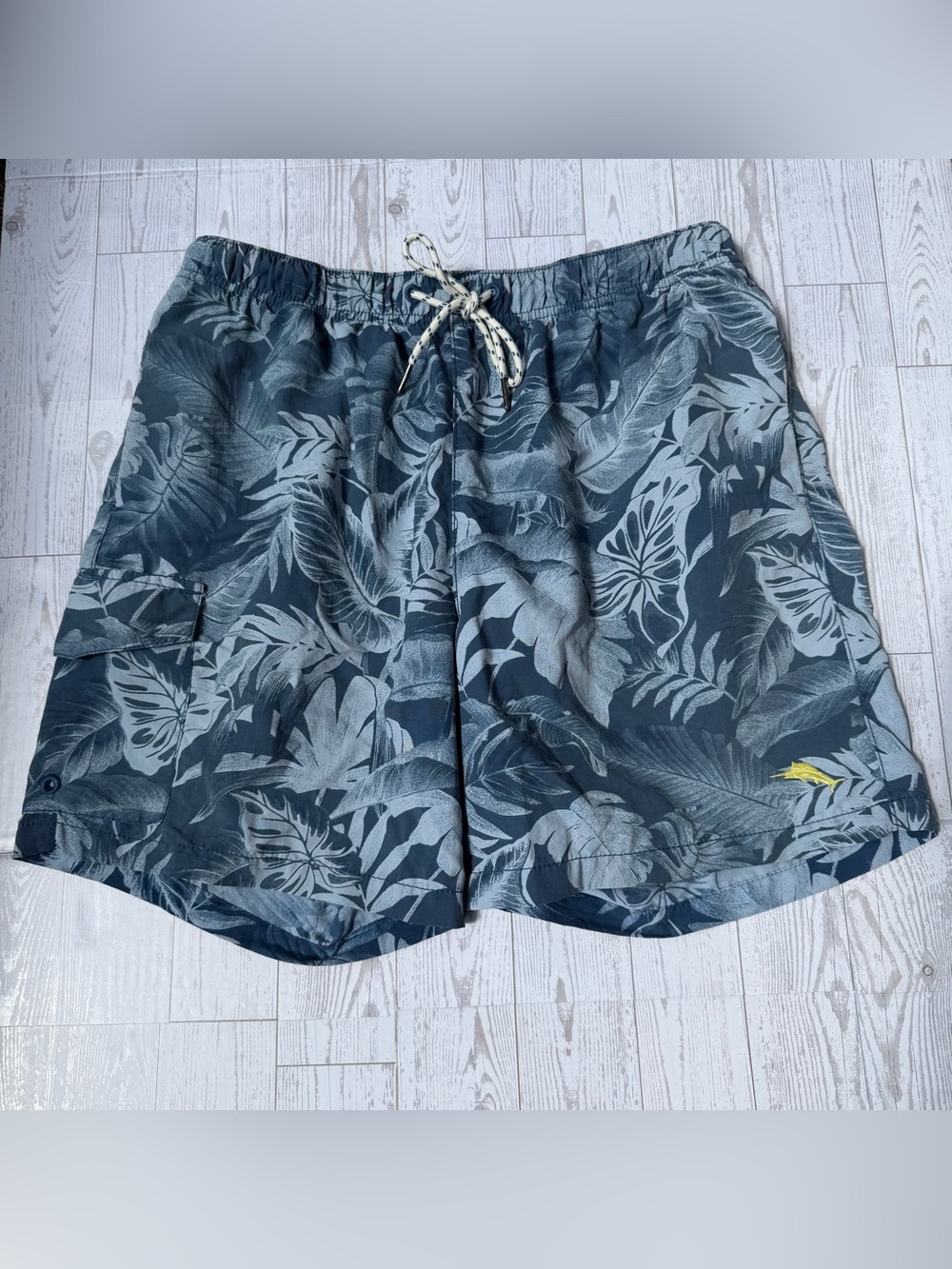 Tommy Bahama, Relax Men’s Tropical Print Board Shorts, Swim Trunks | Men’s M